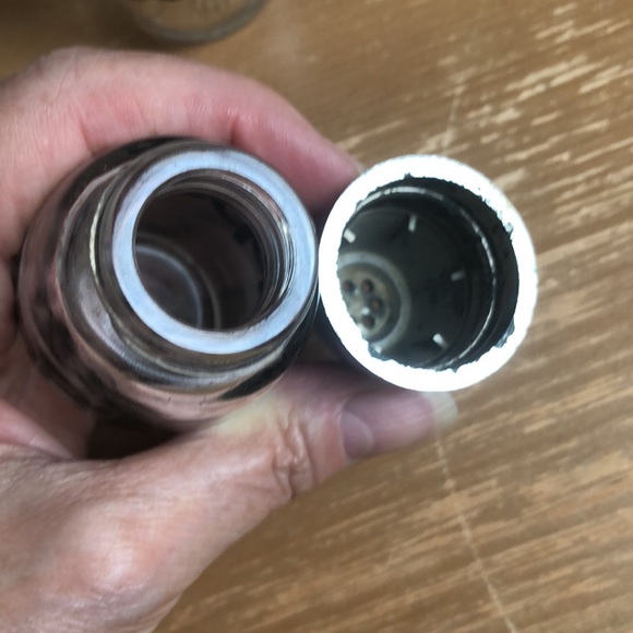 Set of glass s & p shakers - Picture 4 of 5